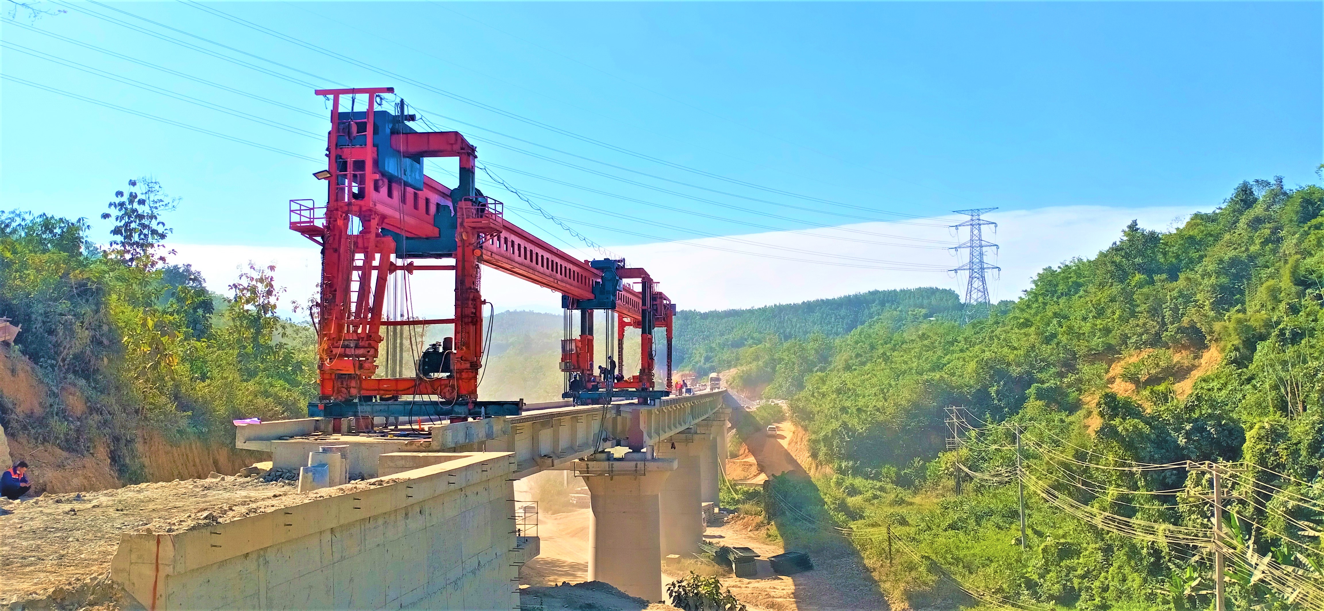 集團(tuán)公司承建中老鐵路（磨萬段）項(xiàng)目架梁施工全部完成