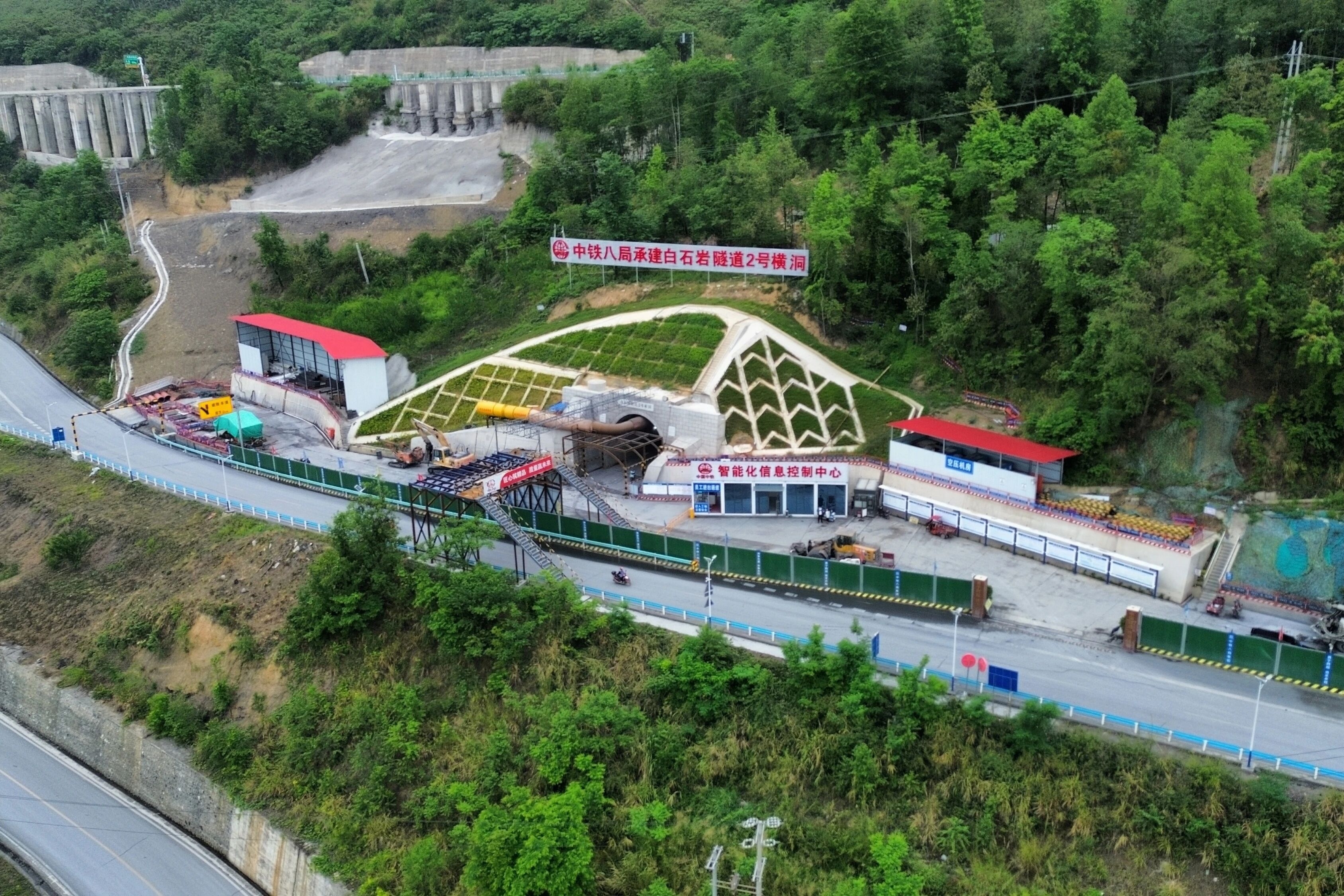 集團(tuán)公司黃百鐵路項(xiàng)目部：黨建紅引領(lǐng)安全藍(lán) 科技賦能筑屏障